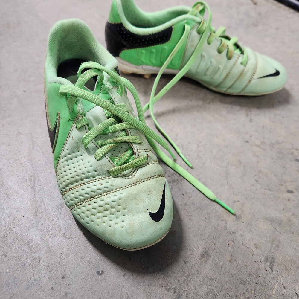 Nike Kids Lime Green Soccer Cleats